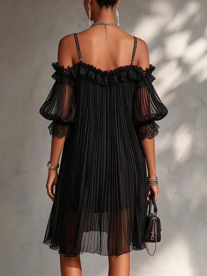 Victoria | Minivestido de encaje negro con tirantes